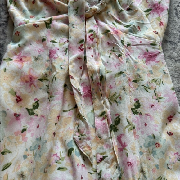 Abercrombie & Fitch Floral Dress. size XS. Adjustable straps with buttons. Slit - Picture 4 of 8